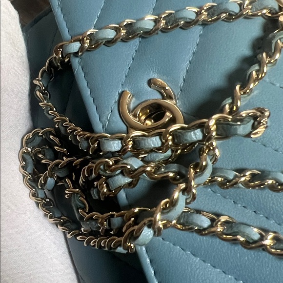 Chanel WOC Trendy Chevron CC blue crossbody bag with the box - Picture 17 of 17